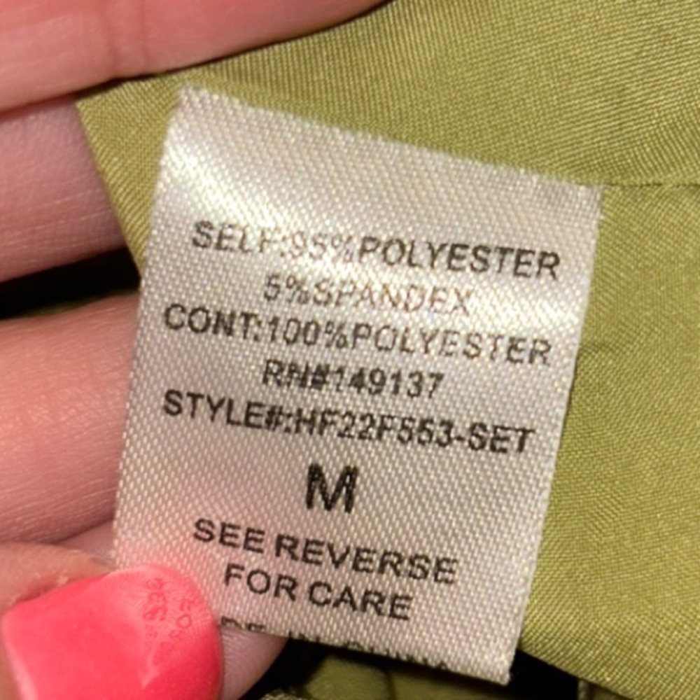 HYFVE Olive Puff Sleeve Blouse. Medium. - Picture 7 of 7
